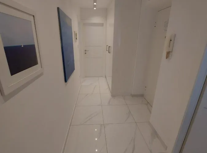 Daria Apartment Split